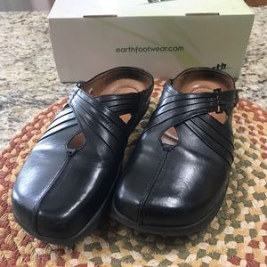 Earth Fawn slip-on in black, size 9